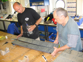 IOW researcher Helge Arz and his colleague Dan Secrieru open a partial sediment core from the Black Sea