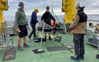 An IOW team prepares a measuring device on board the research vessel Elisabeth Mann Borgese for deployment.