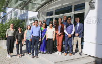 The delegation from Goa University in India, here with MV Minister of Science Bettina Martin, IOW Director Oliver Zielinski, and the IOW researchers participating in the working visit.
