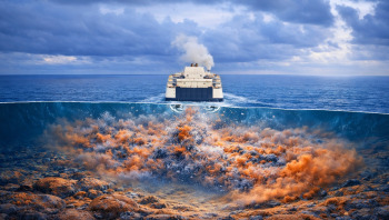 KI-Grafik, die verdeutlicht, dass Schiffsverkehr gravierende Auswirkungen auf den Ostseegrund hat: Schraubenwasser wirbelt feine Sedimente auf, während sich rund um größere Steine erosionsbedingte Vertiefungen bilden.