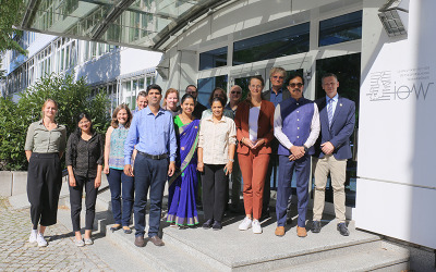 Die Delegation der indischen Goa University mit MV-Wissenschaftsministerin Bettina Martin, IOW-Direktor Oliver Zielinski den IOW-Forschenden, die den Arbeitsbesuch begleiten.