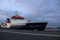 Noch liegt die Merian am Kai