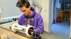 ein Schüler mit der Warnowsonde, IOW