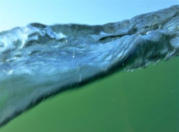 Mittels Auswertungen von Beobachtungsdaten, statistischen Analysen und Modellrechnungen hat nun ein Team von Forschenden aus Kiel und Warnemünde Veränderungen der vergangenen gut einhundert Jahre im atlantischen Strömungssystem genauer untersucht.