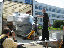 Anlieferung des NanoSIMS.