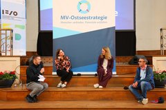 Podium beim Bürgerdialog zu den MV-Ostseetagen